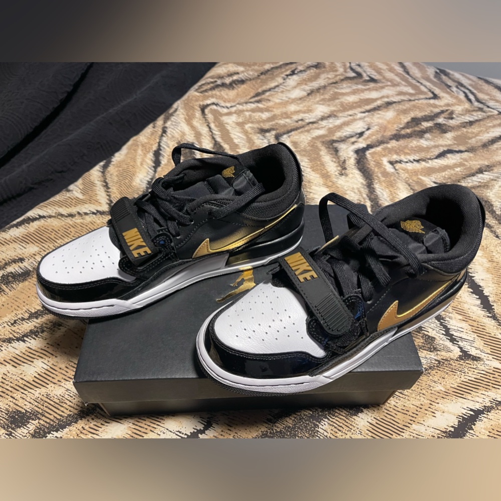 AIR JORDAN LEGACY 312 LOW: Women’s Size 8.5